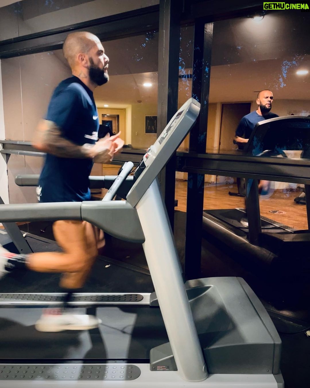 Dani Alves Instagram - Suerte es el encuentro de la oportunidad con la preparación!! Tamo activo papiiiii!! @maracanamedia