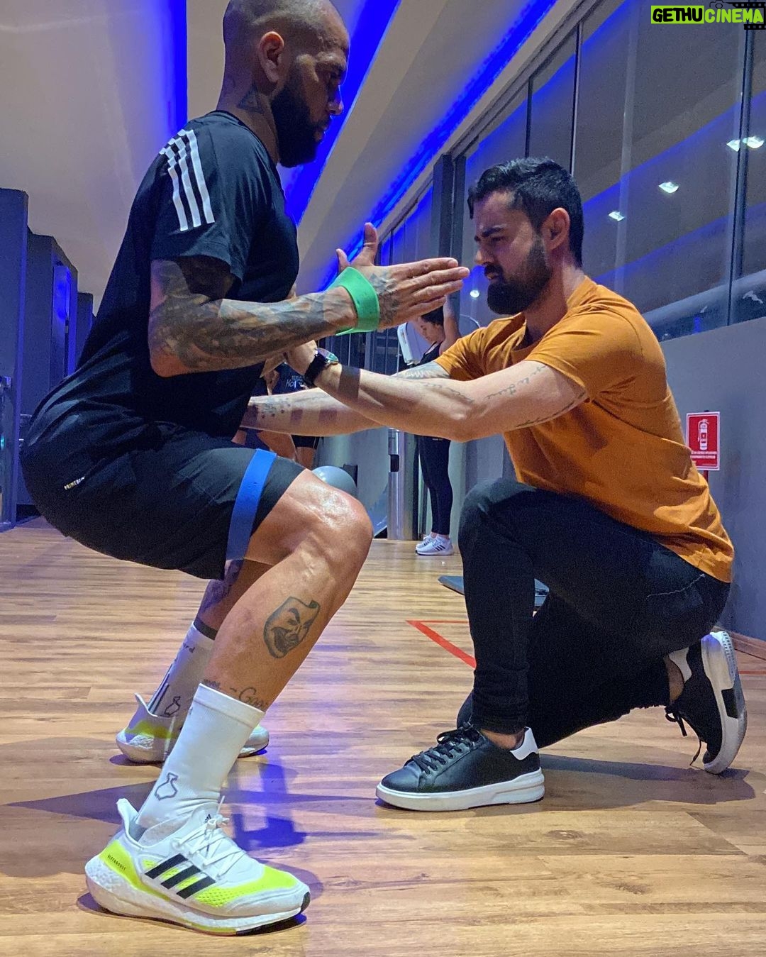 Dani Alves Instagram - Se nós somos eu sou….. porque o processo é arduo, mas o livro é único.