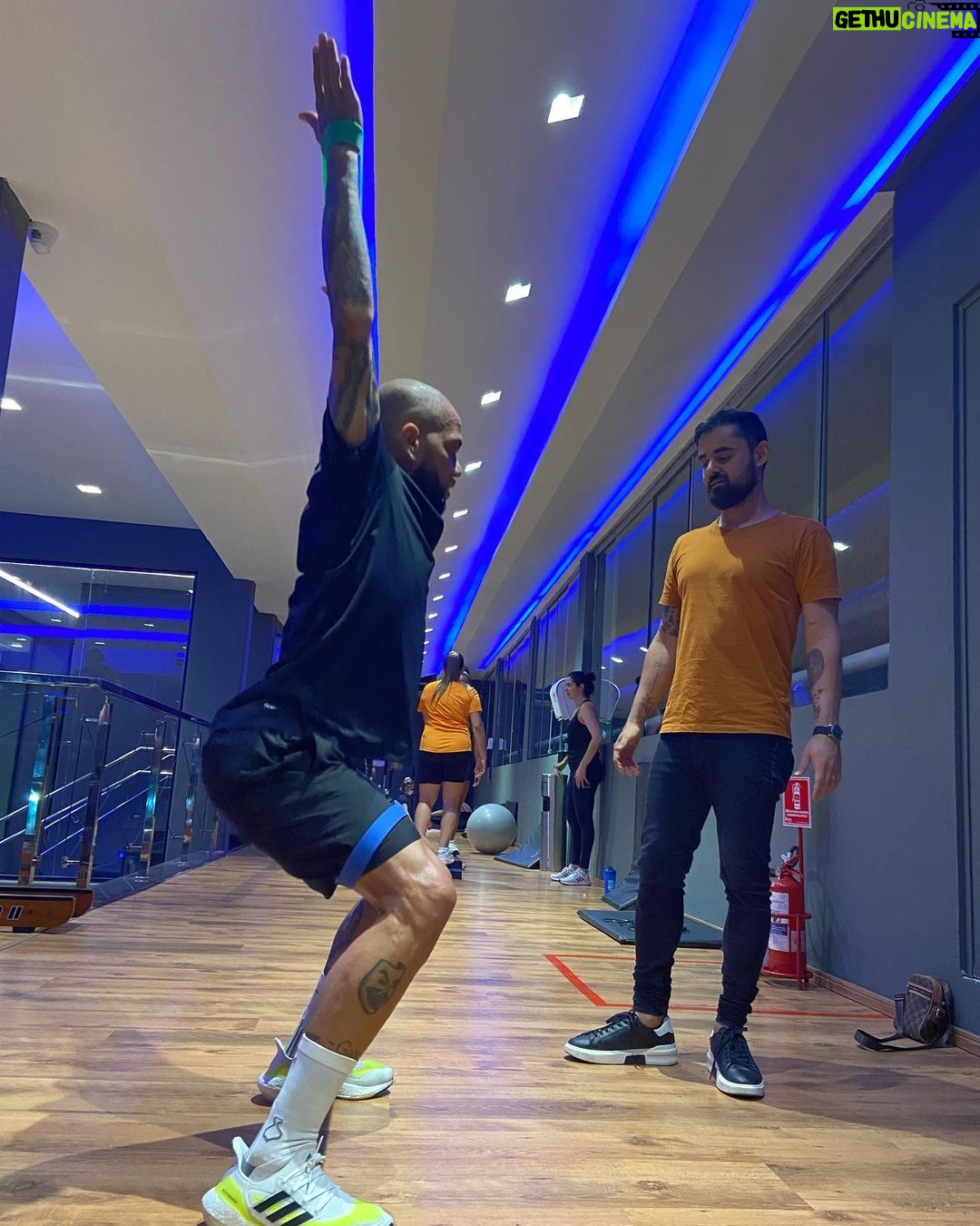 Dani Alves Instagram - Se nós somos eu sou….. porque o processo é arduo, mas o livro é único.