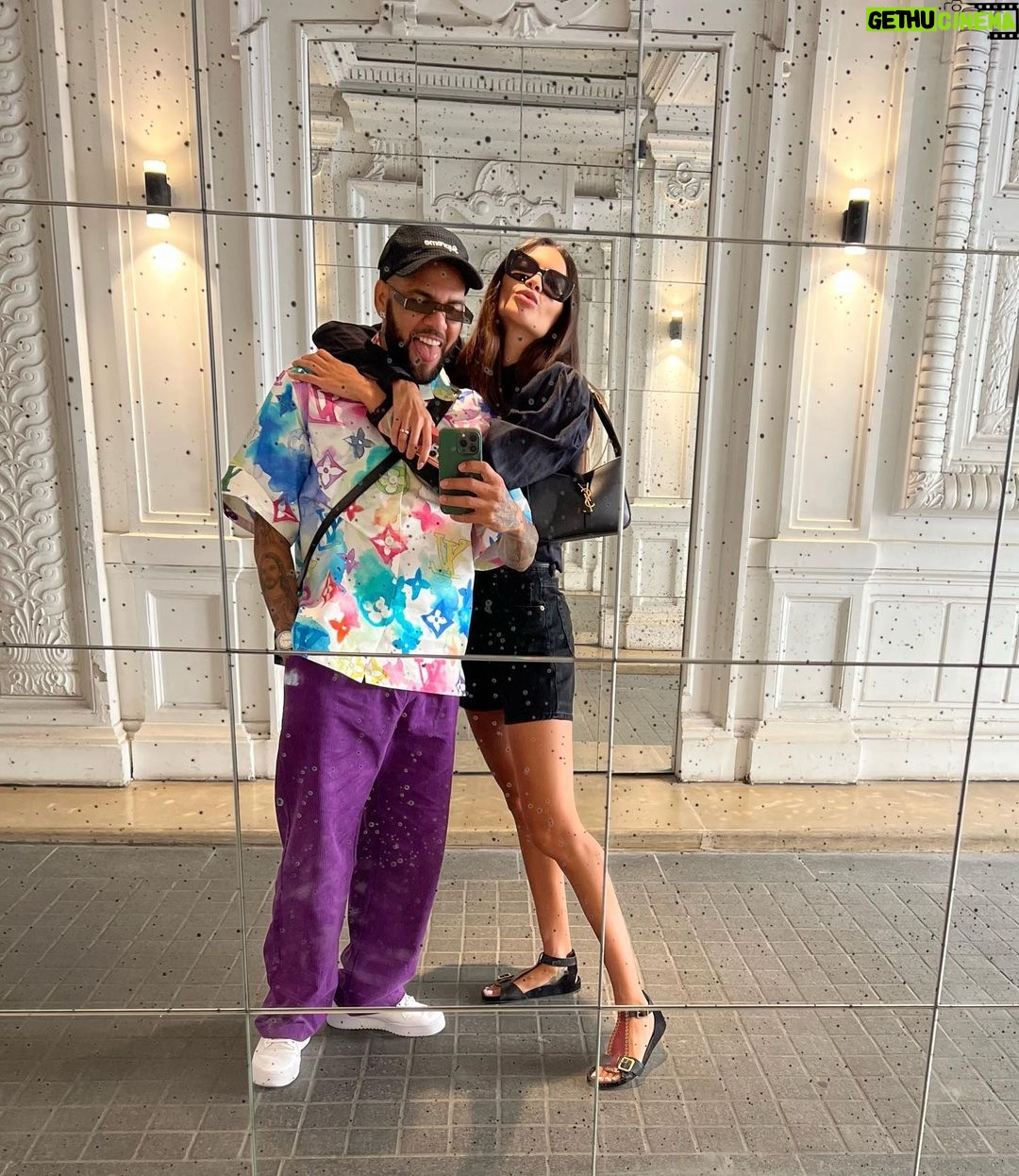 Dani Alves Instagram - Paris, SHE LOVE U 🤪!! #GoodCrazyInThaHouse😎