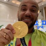 Dani Alves Instagram - Feliz dia do atleta olímpico…. Não esqueça: QUANDO VOCÊ CONQUISTAR ALGO LEMBRE DOS SEUS, POIS AQUELES QUE TORCERAM CONTRA; NÃO ENTRAM NAS PÁGINAS DOURADAS DA SUA VIDA!! #VOVÔOLIMPICO #ATURAOUSURTA🤣🤪