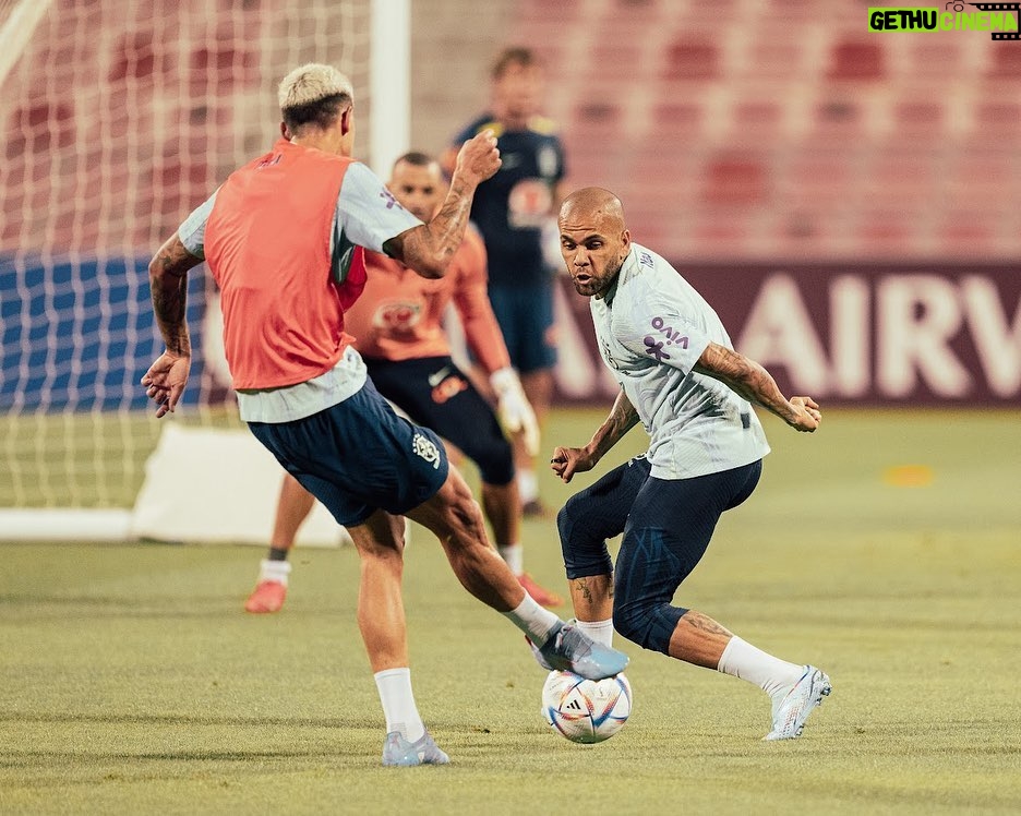 Dani Alves Instagram - Se um dia a motivação falhar, a disciplina vai te levar. #WorldCup2022 #Qatar #Brasil #VamosPorMais✊🏾