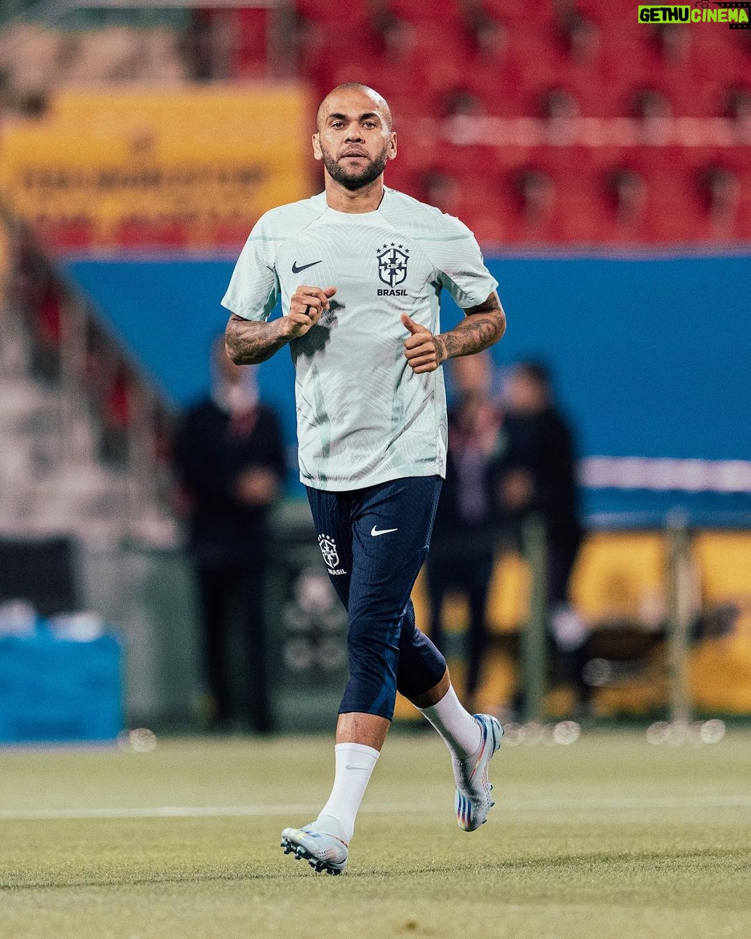 Dani Alves Instagram - Preparação = Preparado para Ação!!! Só vamos ma people. #WorldCup2022 #Qatar #Brasil #DreamBigger✊🏾