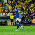 Dani Alves Instagram - Obrigado futebol por proporcionar tantas sensações, tantas lições e tantos aprendizados. A caminhada é árdua, mas se você é constante e resiliente com rapidez, ela sempre te proporciona coisas incríveis. A vida não é um sprint, ela é uma maratona que só acaba quando você chegar na sua meta! #FocoNaMissão #WorldCup2022 #Qatar #Brasil