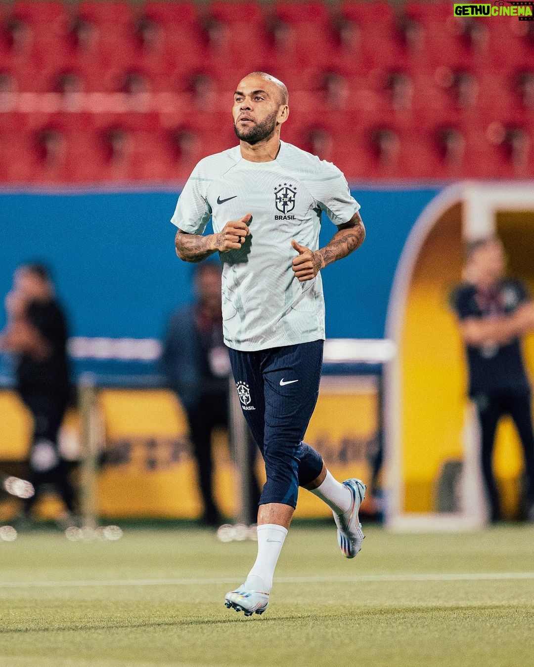 Dani Alves Instagram - Preparação = Preparado para Ação!!! Só vamos ma people. #WorldCup2022 #Qatar #Brasil #DreamBigger✊🏾