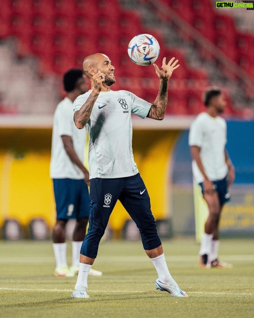 Dani Alves Instagram - Preparação = Preparado para Ação!!! Só vamos ma people. #WorldCup2022 #Qatar #Brasil #DreamBigger✊🏾