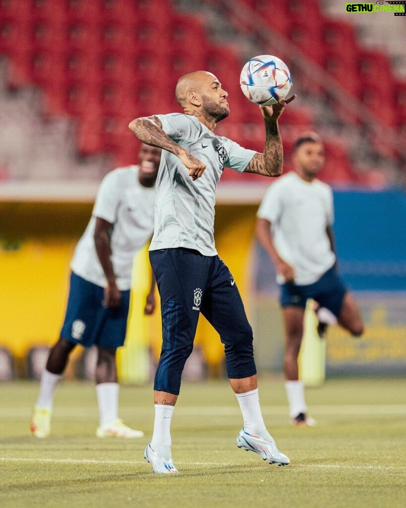 Dani Alves Instagram - Preparação = Preparado para Ação!!! Só vamos ma people. #WorldCup2022 #Qatar #Brasil #DreamBigger✊🏾