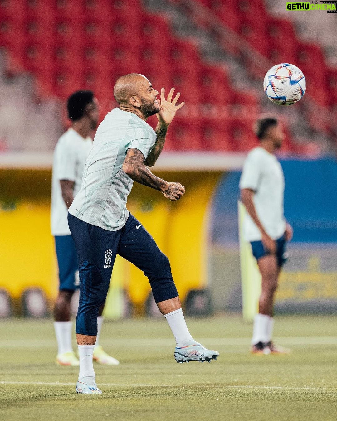 Dani Alves Instagram - Preparação = Preparado para Ação!!! Só vamos ma people. #WorldCup2022 #Qatar #Brasil #DreamBigger✊🏾