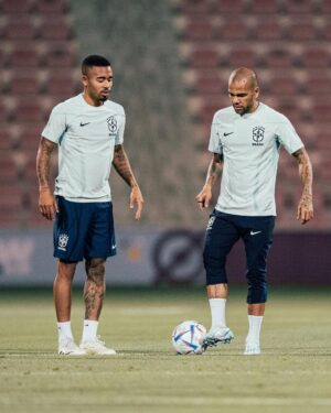 Dani Alves Instagram - Foco na missão meus guerras!!
#GoodCrazyGang🤪
#WorldCup2022 #Qatar 
#Brasil🇧🇷