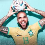 Dani Alves Instagram - Para melhorar o mundo precisamos dar oportunidades, oportunidades de evolução, oportunidade de crescimento mental e espiritual. Unamos nossos corações e juntemos nossas almas, demos as mãos ao esporte mais inclusivo do mundo e desfrutemos com alegria de grandes jornadas mundiais. Sou o que sou porque todos nós somos, fomos e seremos se não no perdemos no caminho. #WorldCup2022 #Qatar🇶🇦