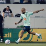 Dani Alves Instagram - Mais um dia especial de grande trabalho. Quão maravilhoso é fazer o que ama, ter isso como profissão e viver mais uma vez essa linda experiência! #SóVamosCrazyBoyzzzz🤪 #FocoNaMissao🇧🇷