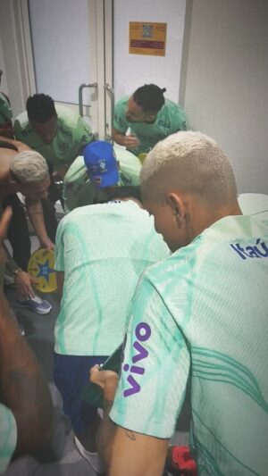 Dani Alves Instagram - “Good Grazy Fam 🇧🇷 is ready!!!