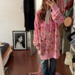 Daniela Collu Instagram - Nessun animale è stato maltrattato durante le riprese del post ♥️🫶🏻 1- ascensore cappello 2- cacio e pepe con pescetto 3- Il mare d’autunno, e nemmeno una canzone dedicata 4- Io 5- Pazzeschi 6- I lavandini nel backstage dei festival 7- Valerio Berruti 8- È questione di precisione, basta un centimetro 9- Fare chiusura è una cosa seria 10- La luna, dentro
