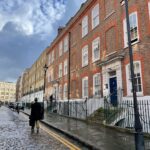 Daniela Collu Instagram - A Londra ho sempre la sensazione che il sole sorga e tramonti almeno quattro o cinque volte al giorno, che il ritmo vitale sia diverso, che esista un altro fuso orario interiore forse perché il cielo cambia ogni dieci minuti o perché c’è traffico, anche alle tre di notte. Ogni volta che torno trovo un pezzetto in più, forse è di questi mattoncini di meraviglia che sono fatte le case ♥️ (Ps: Grazie @nhowlondon @nhow per l’ospitalità #supplied #changenhow) London, UK