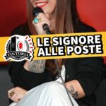 Daniela Collu Instagram - Tintoria 192 feat. @stazzitta è online. L’autrice e conduttrice radiofonica e televisiva Daniela Collu, aka Stazzitta, ci ha raccontato la storia del suo famoso #blog e del percorso che l’ha portata dopo 9 anni di lavoro in un museo a condurre programmi come #XFactor e il suo spin-off Strafactor. Daniela ci ha poi svelato i dietro le quinte del #GrandeFratello “originale”, dove lei era autrice, e di perché sarà sempre meglio del #GFVIP Disquisendo, tra le altre cose, di complotti massonici, dittatori acquarellisti, #TemptationIsland e anche del modo più glorioso per chiudere la propria carriera: farsi ospitare da Fazio e… Tintoria è il podcast di @sandanieletinti e @grandiraponi co-prodotto da @thecomedyclub.it disponibile su #YouTube e tutte le piattaforme audio con @onepodcast_ #TintoriaPodcast #Podcast #PodcastItalia #Podcastita #Onepodcast #DanielaCollu #Blogger #Radio #TVItaliana #TV #DanieleTinti #StefanoRapone #THECOMEDYCLUB