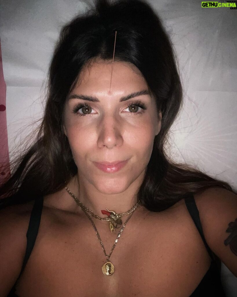 Daniela Collu Instagram - Si sta come le lepri di marmo con gli aghi in fronte #ottobre