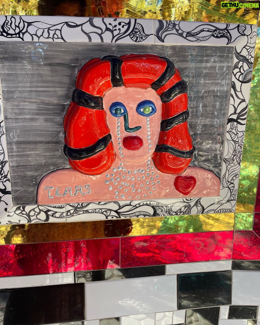 Daniela Collu Instagram - Niki de Saint Phalle il mio cuore è tuo, è sempre stato tuo e sempre lo sarà @giardinodeitarocchi_official Giardino dei Tarocchi