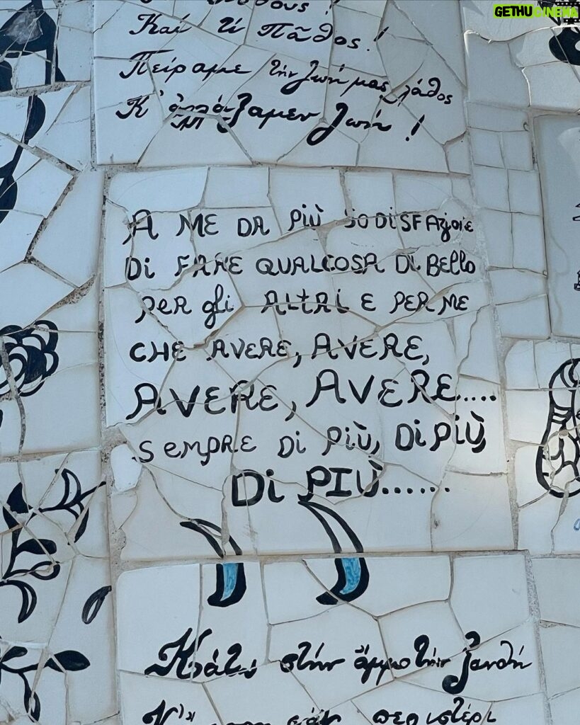 Daniela Collu Instagram - Niki de Saint Phalle il mio cuore è tuo, è sempre stato tuo e sempre lo sarà @giardinodeitarocchi_official Giardino dei Tarocchi