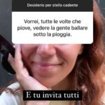Daniela Collu Instagram - Ieri abbiamo fatto questo esperimento, il risultato è stato commovente e mi porto a casa una scossa di empatia come non ne provavo da tempo. I desideri di tutti e tutte, realizzabili e non, dicono tantissimo di chi siamo, e a volte sono più accessibili di quanto sembri, ci manca il coraggio. Ma un desiderio è già di per sé coraggioso, guarda oltre un limite, sposta i mobili in casa, trova le forze, scavalca una siepe, e forse basterebbe solo fidarsi. L’ultima foto è la più importante: alleniamoci ai desideri, grandi o piccoli non importa, ma ci serve un altrove da sperare e da raggiungere ♥️