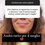 Daniela Collu Instagram - Ieri abbiamo fatto questo esperimento, il risultato è stato commovente e mi porto a casa una scossa di empatia come non ne provavo da tempo. I desideri di tutti e tutte, realizzabili e non, dicono tantissimo di chi siamo, e a volte sono più accessibili di quanto sembri, ci manca il coraggio. Ma un desiderio è già di per sé coraggioso, guarda oltre un limite, sposta i mobili in casa, trova le forze, scavalca una siepe, e forse basterebbe solo fidarsi. L’ultima foto è la più importante: alleniamoci ai desideri, grandi o piccoli non importa, ma ci serve un altrove da sperare e da raggiungere ♥️