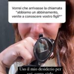 Daniela Collu Instagram - Ieri abbiamo fatto questo esperimento, il risultato è stato commovente e mi porto a casa una scossa di empatia come non ne provavo da tempo. I desideri di tutti e tutte, realizzabili e non, dicono tantissimo di chi siamo, e a volte sono più accessibili di quanto sembri, ci manca il coraggio. Ma un desiderio è già di per sé coraggioso, guarda oltre un limite, sposta i mobili in casa, trova le forze, scavalca una siepe, e forse basterebbe solo fidarsi. L’ultima foto è la più importante: alleniamoci ai desideri, grandi o piccoli non importa, ma ci serve un altrove da sperare e da raggiungere ♥️