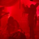 Daniela Collu Instagram - WOW sostantivo 1. Fluttuazione del suono registrato su un supporto mobile (disco o nastro magnetico), dovuta a fluttuazione lenta della velocità di rotazione o di scorrimento del supporto stesso. 2. Come inter., uau. Nel Mondo