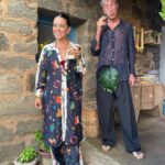 Daniela Collu Instagram - WOW sostantivo 1. Fluttuazione del suono registrato su un supporto mobile (disco o nastro magnetico), dovuta a fluttuazione lenta della velocità di rotazione o di scorrimento del supporto stesso. 2. Come inter., uau. Nel Mondo