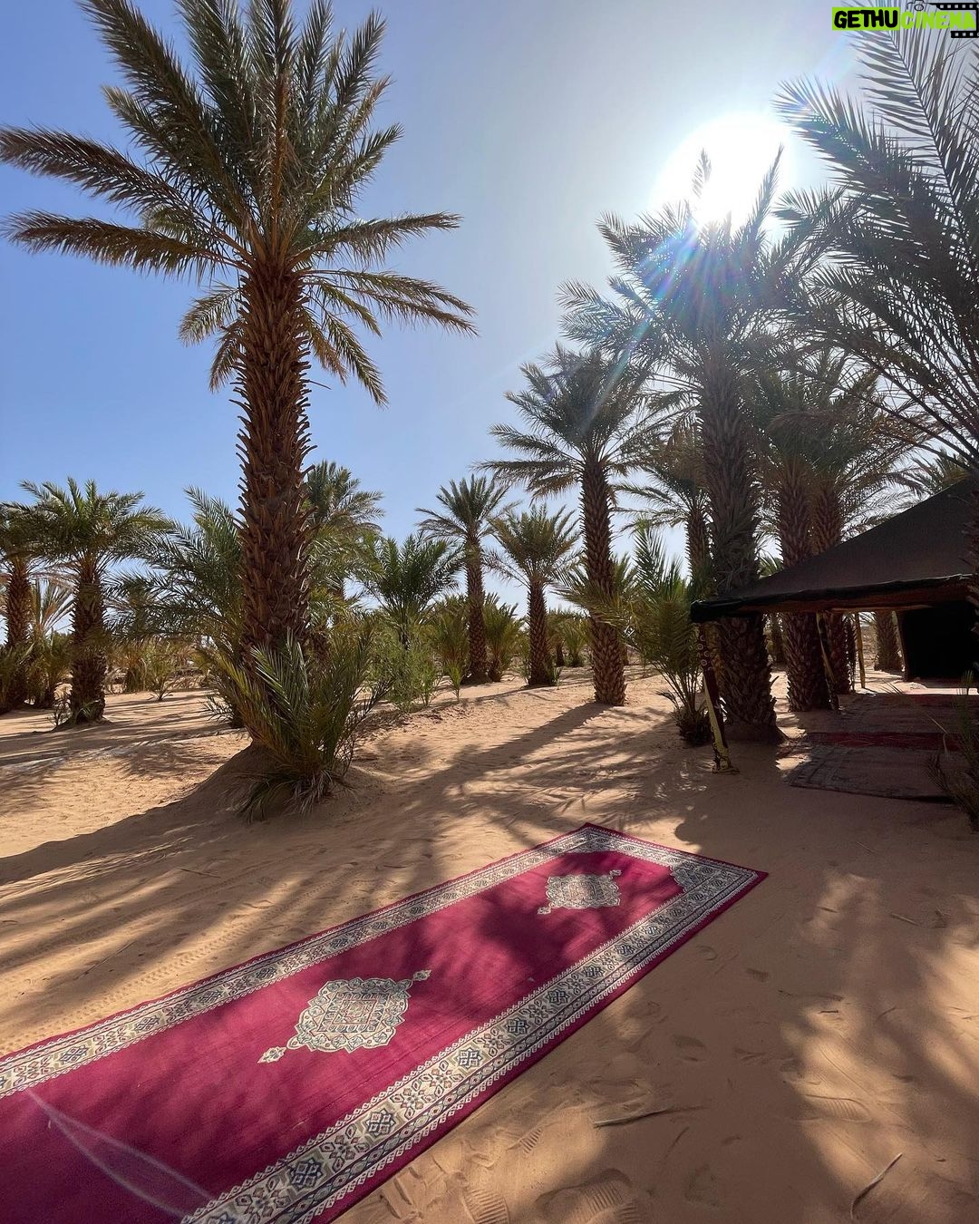 Daniela Collu Instagram - Marocco, quarto giorno. Effetti collaterali del viaggio: abbiamo smesso di guardare il programma, e diciamo alle persone che incontriamo “torniamo presto” ♥️🇲🇦 @francorosso_official #francorosso Boumalne-Dadès