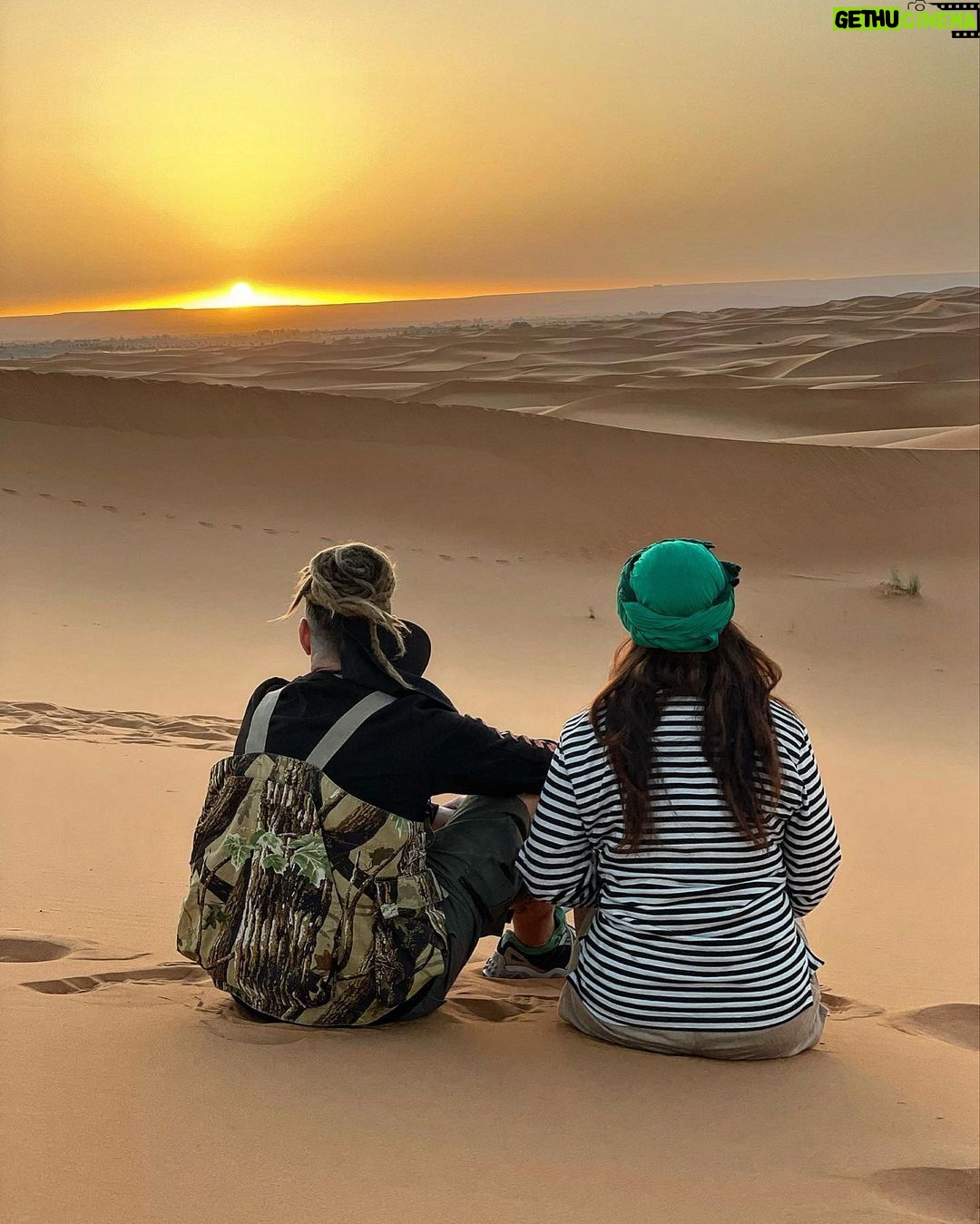 Daniela Collu Instagram - Marocco, quarto giorno. Effetti collaterali del viaggio: abbiamo smesso di guardare il programma, e diciamo alle persone che incontriamo “torniamo presto” ♥️🇲🇦 @francorosso_official #francorosso Boumalne-Dadès