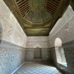 Daniela Collu Instagram - Marocco giorno 1 - La bellezza ti sovrasta, ti si infila nei contrasti e ti insegna l’armonia. - A 2260 metri senza canederli e bombardino è bello ancora di più - Nulla è mai troppo colorato in Marocco - I chiodi sulla porta della kasbah di Telouet allontanavano il malocchio. Andate dal ferramenta. - Gli intarsi, da perdersi. - La kasbah aveva due nemici giurati: il caldo e gli invasori. Pensare che un luogo che nasce per proteggere una comunità sia così bello mi commuove - I pattern: io e la mia ossessione - A Ait Ben Haddou hanno girato giusto quei due o tre titoli sconosciuti… - Siamo fortunati per un milione di motivi, io perché vorrei proprio te con me @frenetico - In alfabeto tuareg quel simbolo significa Amazigh, ossia “gente libera”, il modo in cui i berberi chiamavano il loro popolo. Ritrae un uomo con i piedi a terra e le braccia al cielo. E questo è già tutto quello che mi serve di ricordare. @francorosso_official #francorosso Ouarzazate Marocco