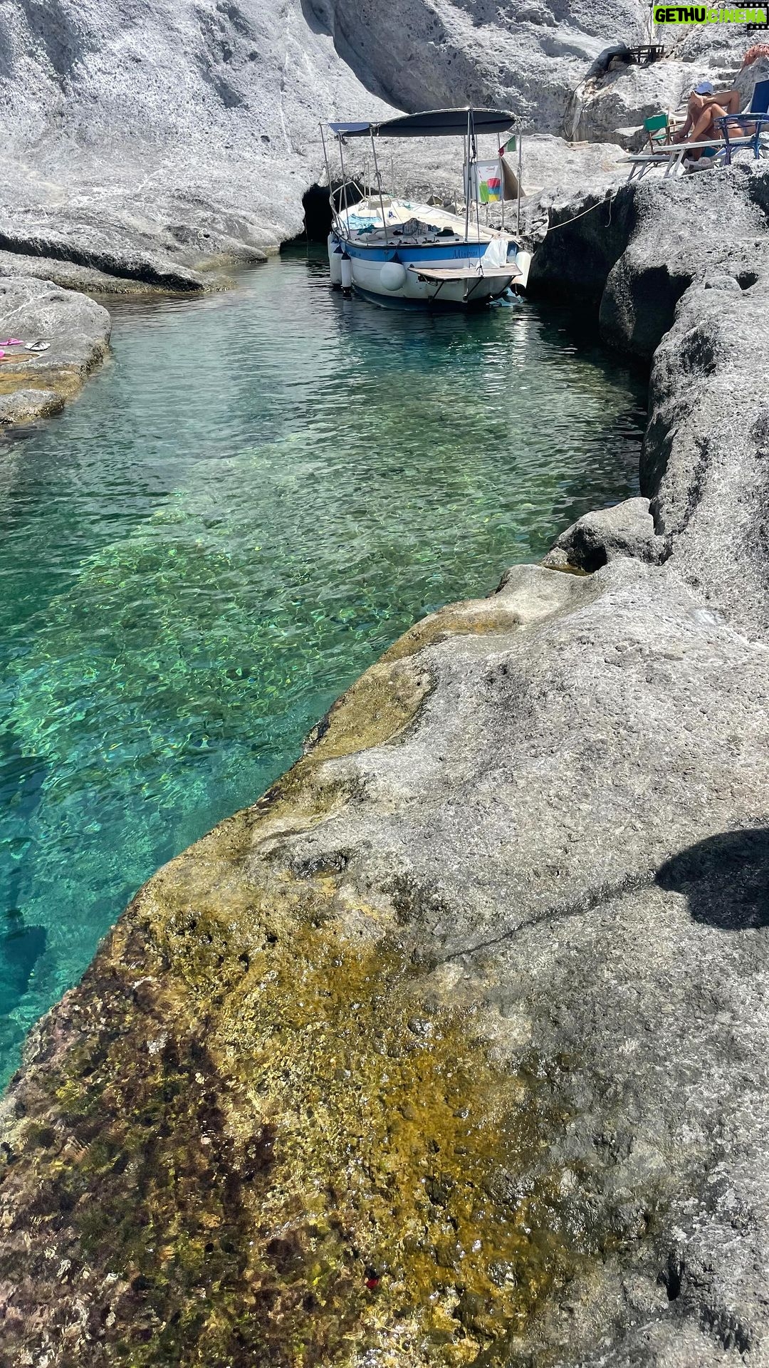 Daniela Collu Instagram - Ponza, un minuto, audio originale ♥️🐟 Ponza, Italy