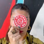 Daniela Collu Instagram - VARSI COMPIE 10 ANNI ♥️♥️ ma il regalo ve lo facciamo noi 😲 Già attivo da oggi fino alla mezzanotte di mercoledì c’è il vostro sconto preferito COLLU10 su tutto quello che trovate sul sito, e come se non bastasse ci sono le spedizioni gratuite in tutta Italia. Non lo facevamo da un po’, ma abbiamo questo friccicorino festeggioso nel cuore, usatelo bene! Come sempre nelle storie vi dico cosa comprerei io, intanto auguri @varsi_artlab, che bellezza vederti da vicino VARSI Art&Lab