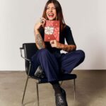 Daniela Collu Instagram - *Leagendine ovvero il “me lo segno” più amorevole del 2024 e oltre ♥️ Abbiamo costruito questo progetto da un’idea di @she.lab insieme a @martinapinto @valeria_de_chiara @cucinare_stanca, con le splendide copertine illustrate da @michelapicchi, e lo abbiamo realizzato con l’aiuto di @varsi_artlab e @teetalygram. La mia dura un anno, quella delle mie amiche è senza data, potete pensarle separate o in abbinamento, e spero possiate usarle per le cose belle che arriveranno e che riusciremo a creare per noi, per tutte e tutti. Vi lascio il link per acquistarle nelle stories e un grazie grande come il mondo per chi le ha già scelte come regalo di Natale per sé o per qualcuno che ama 🤶🏻✨🫶🏻 Le foto, stupende, sono di quel mito di @ornella.mercier