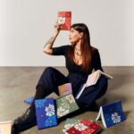 Daniela Collu Instagram - *Leagendine ovvero il “me lo segno” più amorevole del 2024 e oltre ♥️ Abbiamo costruito questo progetto da un’idea di @she.lab insieme a @martinapinto @valeria_de_chiara @cucinare_stanca, con le splendide copertine illustrate da @michelapicchi, e lo abbiamo realizzato con l’aiuto di @varsi_artlab e @teetalygram. La mia dura un anno, quella delle mie amiche è senza data, potete pensarle separate o in abbinamento, e spero possiate usarle per le cose belle che arriveranno e che riusciremo a creare per noi, per tutte e tutti. Vi lascio il link per acquistarle nelle stories e un grazie grande come il mondo per chi le ha già scelte come regalo di Natale per sé o per qualcuno che ama 🤶🏻✨🫶🏻 Le foto, stupende, sono di quel mito di @ornella.mercier
