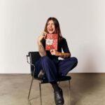 Daniela Collu Instagram – *Leagendine ovvero il “me lo segno” più amorevole del 2024 e oltre ♥️ Abbiamo costruito questo progetto da un’idea di @she.lab insieme a @martinapinto @valeria_de_chiara @cucinare_stanca, con le splendide copertine illustrate da @michelapicchi, e lo abbiamo realizzato con l’aiuto di @varsi_artlab e @teetalygram. La mia dura un anno, quella delle mie amiche è senza data, potete pensarle separate o in abbinamento, e spero possiate usarle per le cose belle che arriveranno e che riusciremo a creare per noi, per tutte e tutti. Vi lascio il link per acquistarle nelle stories e un grazie grande come il mondo per chi le ha già scelte come regalo di Natale per sé o per qualcuno che ama 🤶🏻✨🫶🏻 Le foto, stupende, sono di quel mito di @ornella.mercier