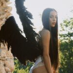 Danna Paola Instagram – Fotitos de aún te quiero 🥀✨

1. Libertad 
2. Vi morir dos libélulas en el fuego y guardé su cadaver 🙃
3.- aretito vintage pa escuchar mejor tus mentiras 
4.- sintiéndome la más etérea poderosa doña envuelta en velvetttttt 
5.- maléfica en aro de fuego 
6.- fotito chica aesthetic y mis hermosos moretones de darlo todo en el tour 
7.- en esta era hemos hecho muchos videos donde toca soportar mucha agua fría y no morir en el intento 
8.- mi nene cachetón 🐴 y yo cuando nos enamoramos 
9.- un pájaro ciego x el sol 
10.- TU MUJER BB✨⭐️