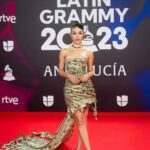 Danna Paola Instagram - Rosas y fuego que arden ❤️‍🔥 LLEGAAAAMOOOOOOSSS @latingrammys 🥀🥀🥀🥀