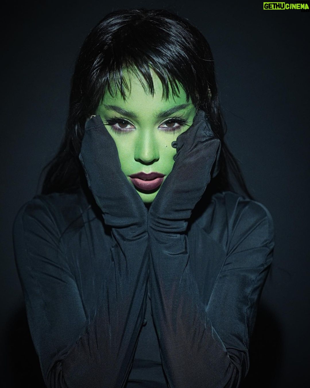 Danna Paola Instagram - I'm defying gravity And you won't bring me down! 💚