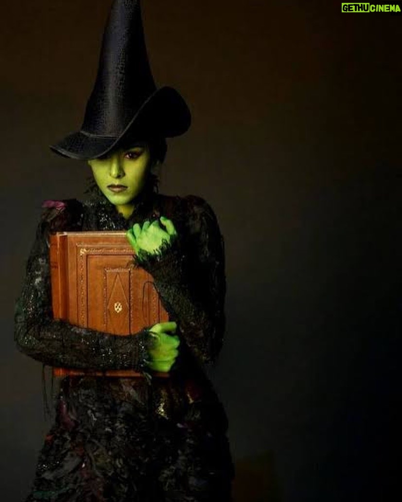 Danna Paola Instagram - I'm defying gravity And you won't bring me down! 💚