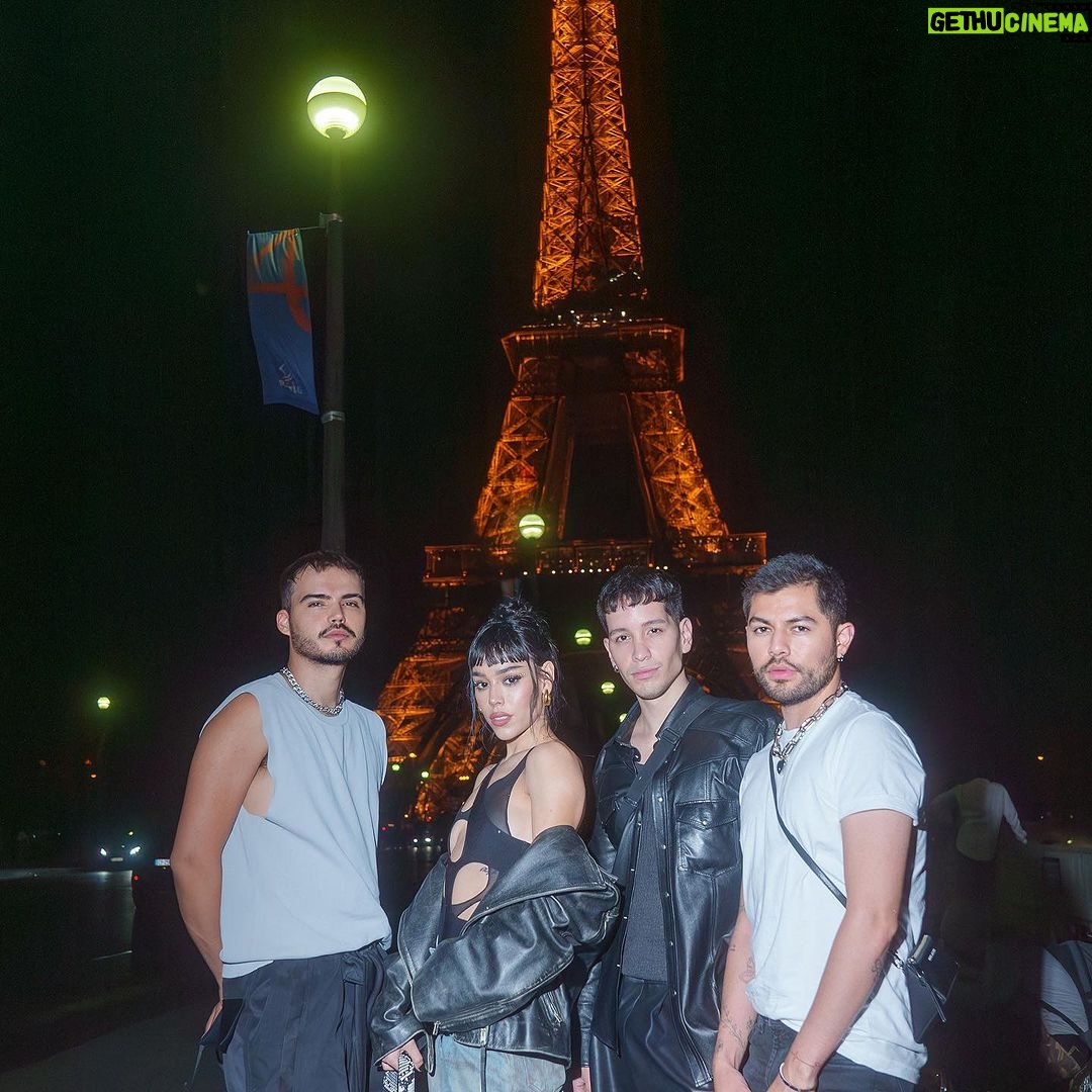 Danna Paola Instagram - París siempre es un SI. 🥐 Paris, France