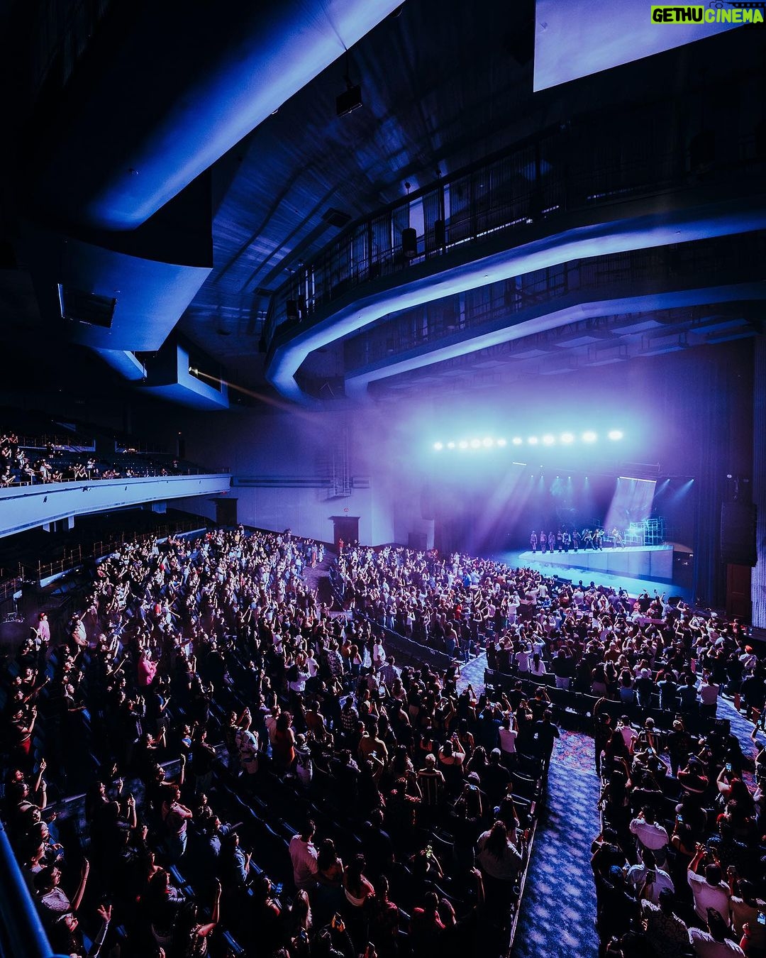 Danna Paola Instagram - CHICAGO 🖤 🫶🏻 GRACIAS GRACIAS GRACIAAAAAASSSSS!!!! ✨⭐️ Rosemont Theather