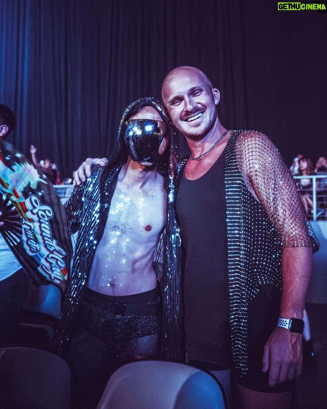 Danna Paola Instagram - Y es así como arriba de la tarima no existe nada más… esto es adictivo… adrenalina que coloca y desenfoca… vibra deliciosa… ON TOUR!!! Gracias Dallas! 🖤🇺🇸 Next stop SAN ANTONIO TX #xt4s1stourusa Toyota Music Factory