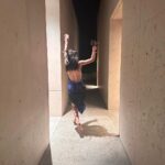 Danna Paola Instagram - La vida en el mar me hace tan feliz, estar descalza, sin casi nada ropa, libre, con la sal, los pensamientos libres y suspiros profundos que nutren la calma, las ganas de dormir bajo el sol, y tomar piña colada más de 3 veces al día… me gusta empezar así … desconectando para conectar de nuevo, encontrando inspiración en el silencio con propósitos y metas que me hagan soñar despierta de nuevo, con música , en la playa riendo, amando, comiendo y bebiendo con charlas largas sobre la vida de todas esas memorias sobre cómo hemos sobrevivido hasta hoy, como llegamos aquí, y como emociona el alma un camino nuevo… un lienzo en blanco y una historia nueva por contar. Ultima foto Yo llegando al release del álbum ⭐️💿LOL Turks & Caicos