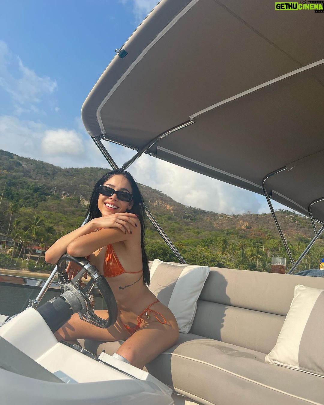 Danna Paola Instagram - 2023 1% Me cuesta poner en un solo post que significó para mi este año, fue demasiado, intenso, musical, odioso, mágico, obscuro, brillante y muy fuerte pero igual me quedan pocas horas y mi melancolía solo me hace suspirar y decir…GRACIAS X TANTO. ✨🖤 gracias x ser parte de este año tan bonito y lleno de luz! Que lindo sonreí de todo lo que aprendí… No se como despedirme de ti… solo agradecer y dar paso al siguiente viaje sin ticket de vuelta a ti… te llevo en este suspiro al decirte adiós y en mis recuerdos mas valiosos brillarás mucho cuando hablé de ti. Gracias … 🤍 Toy ready pa tiiiiii ——> 2024 ⭐️