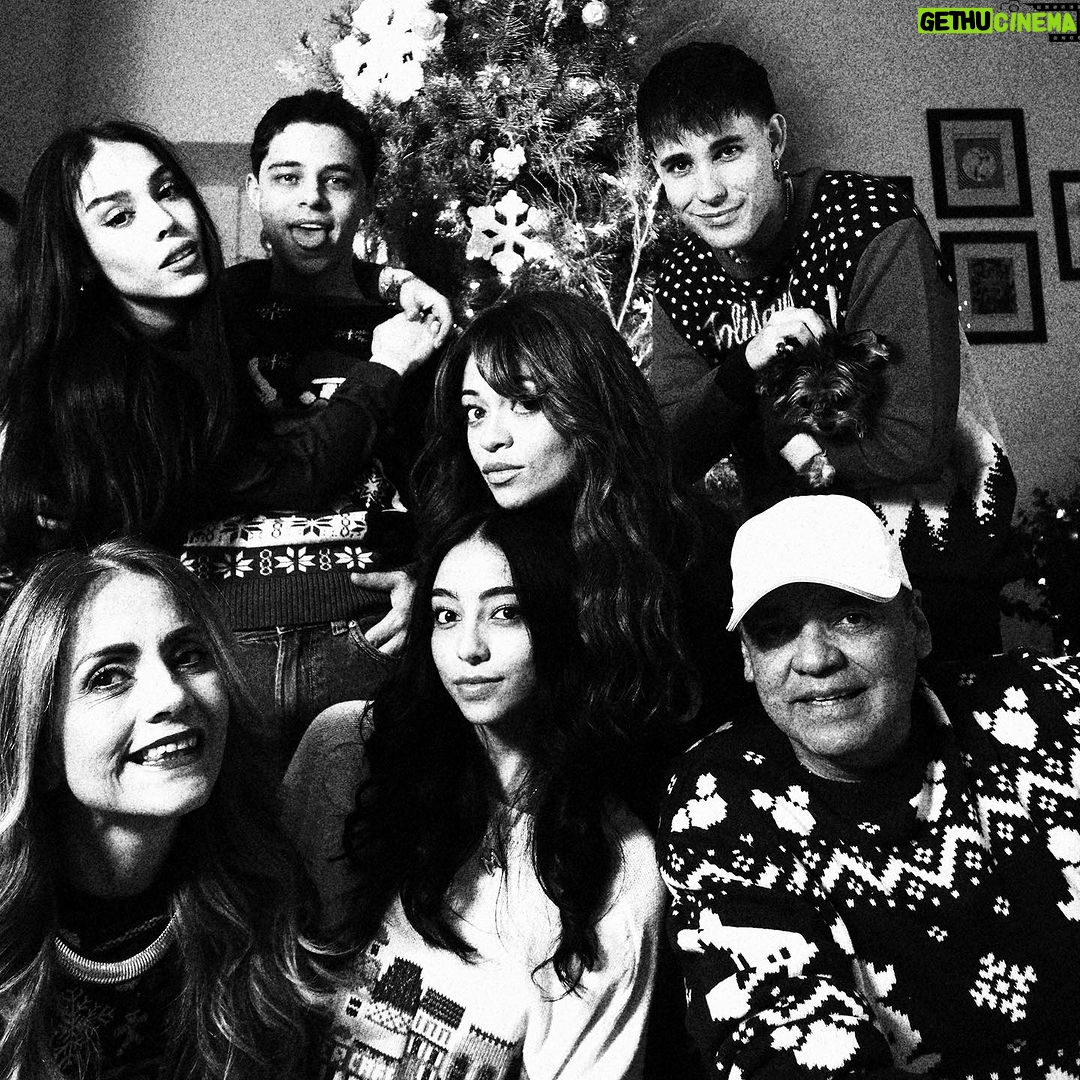 Danna Paola Instagram - Pre navidad familiar méxico -venezolana de mucho amor 🇻🇪 🇲🇽🎄♥️
