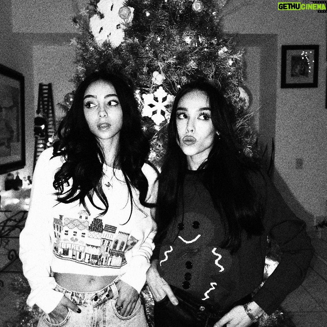Danna Paola Instagram - Pre navidad familiar méxico -venezolana de mucho amor 🇻🇪 🇲🇽🎄♥️