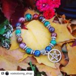 Dariya Voskoboeva Instagram - Друзья😘! Мой магазин регулярно пополняется новыми магическими аксессуарами, талисманами и атрибутикой 👌. Проходите по ссылке 👇🏻 #Repost @voskoboing_shop with @get_repost ・・・ 🐉. . ☝🏼 Браслет из натуральных камней: Агат, Малахит, Хризокола. . 🔮На браслет поставлена магическая программа: ✔️Расположение начальства, ✔️Рост по карьерной лестнице, ✔️Активирует скрытые способности, ✔️Большие Деньги из любых источников, ✔️Защита. . 💰Цена 5000р. 📮Заказ в вацап по телефону в шапке профиля или Директ! . 📦 Доставка почтой по всему миру. Питер может забрать браслет лично. . #дариявоскобоева #натуральныекамни #защита #деньги #дневникэкстрасенса #браслеты #новаяколлекция #превосходство #власть #защита#дариявоскобоева