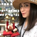 Dariya Voskoboeva Instagram - Давайте поговорим о признаках того что вы находитесь на правильном пути в развитии ☝️ 1. Тишина больше не заставляет вас ощущать дискомфорт. В такие моменты вы наслаждаетесь одиночеством 😌. 2. Вы ищете взаимность и равновесие. В дружбе и в любви всегда есть моменты, когда вы даете больше, чем принимаете; но это не должно становиться нормой🙌. Когда вы на правильном пути, вы готовы принять именно ту любовь, которую вы даете, вместо того, чтобы соглашаться на меньшее. 3. Быть понятыми для вас важнее, чем быть правыми. Вы нашли для себя мирный способ сражаться и приходить к компромиссу. Вы признаете мнение своего оппонента🤝. 4. Люди приходят к вам за советом, а не для того, чтобы вывалить на вас все свои проблемы. Они перестают использовать вас просто в качестве слушателя и сами начинают слушать то, что вы говорите👫. 5. Вам больше не хочется оправдываться за свой выбор… Это ваша жизнь, ваше тело, ваша душа. Те, кто любит и заботится о вас, знают это. 6. …Потому что вы понимаете последствия. В жизни много рисков, и иногда мы не можем принять правильное решение. Это происходит каждый день – у вас могут быть самые лучшие намерения, но вы все равно что-то испортите👏🏼. Однако вы готовы нести ответственность за последствия своих действий, какими бы они ни были. Это ещё не все признаки, я насчитала около 20 важных параметров, вам интересна эта тема🤔? . #ДарияВоскобоева #осень #спб #саморазвитие #самопознание