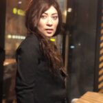 Dariya Voskoboeva Instagram - Вы знаете что такое эпигенетика? . Изучение наследственных мутаций (изменений) в экспрессии генов известно как эпигенетика🙌. Было обнаружено, что во многих исследованиях эффекты травматических переживаний наблюдаются в последующих поколениях. Главный вопрос, который у вас может возникнуть на данный момент, - как переносится этот генетический опыт🤔? . В недавнем исследовании, опубликованном в журнале Cell, исследователи из Тель-Авивского университета описывают механизм, с помощью которого становится возможным включить или отключить эту передачу памяти☝️. . Вам интересна эта тема? Пишите в комментариях👇🏻 . . #ДарияВоскобоева #осень #спб #экстрасенс #новыйгод #оракул2019