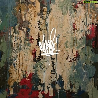 Dave Farrell Instagram - It’s June 15th, which means #PostTraumatic by @m_shinoda is here!!! It’s simultaneously brave and vulnerable, tender yet strong. An incredible album that means the world to me from a guy that I couldn’t love more! I’m going to go buy a copy today... you should too! 🙌🏽
